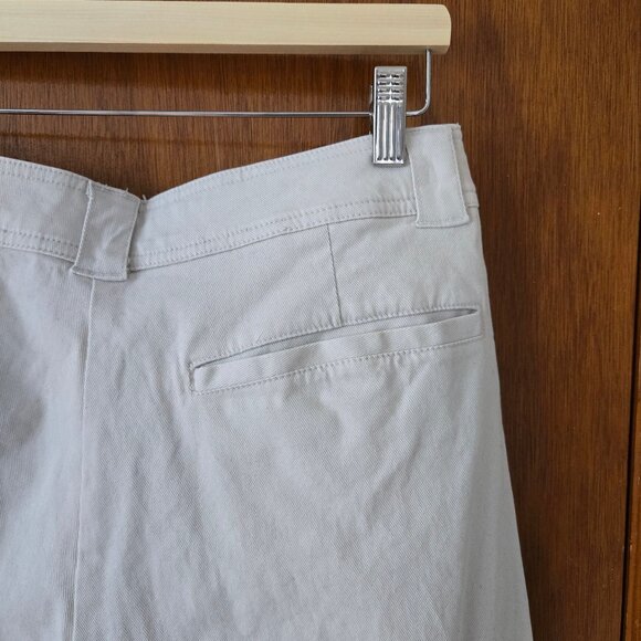 Old Navy Extra High-Waisted Barrel Wide-Leg Pants in Off-white, 12 - Picture 6 of 7